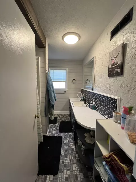 Bath - 850 Oo Hwy, Thayer, MO 65791 photo 6 of 6