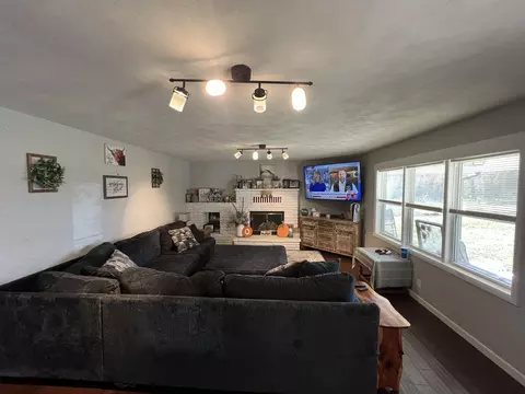 Living - 850 Oo Hwy, Thayer, MO 65791 photo 1 of 3