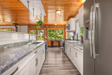 Kitchen - 537 Watson Rd, Branson, MO 65616 photo 2 of 3