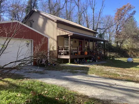 740 E 13th St, Cassville, MO 65625