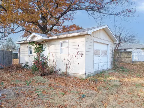 111 Maple St, Exeter, MO 65647 photo 5