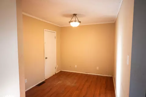 2074 N Columbia Ave, Springfield, MO 65803 photo 8