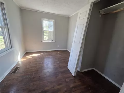 2074 N Columbia Ave, Springfield, MO 65803 photo 9
