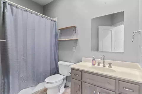 Bath - 5072 E Hedgerow Dr, Springfield, MO 65802 photo 5 of 6