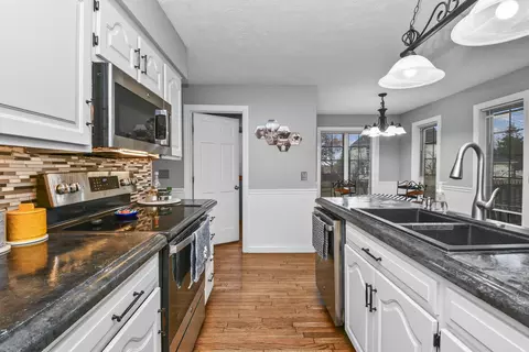 Kitchen - 3803 E Linwood St, Springfield, MO 65809 photo 7 of 10
