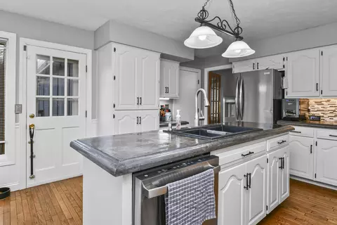 Kitchen - 3803 E Linwood St, Springfield, MO 65809 photo 5 of 10