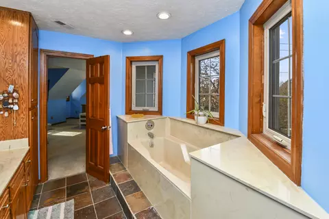 Bath - 3803 E Linwood St, Springfield, MO 65809 photo 8 of 11