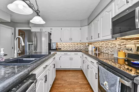 Kitchen - 3803 E Linwood St, Springfield, MO 65809 photo 3 of 10