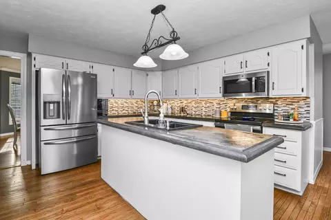 Kitchen - 3803 E Linwood St, Springfield, MO 65809 photo 2 of 10