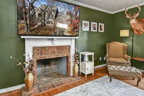 Living - 3803 E Linwood St, Springfield, MO 65809 photo 3 of 5