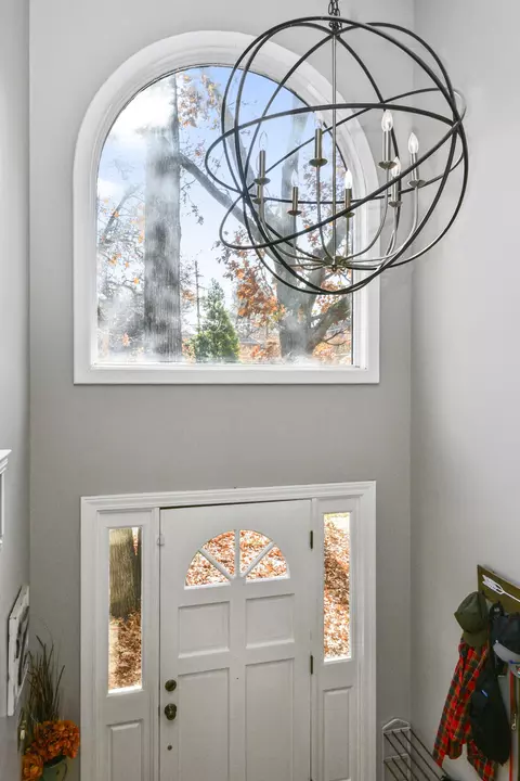 Entry Way - 3803 E Linwood St, Springfield, MO 65809 photo 4 of 5