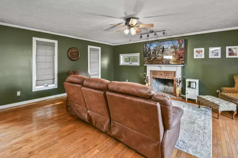Living - 3803 E Linwood St, Springfield, MO 65809 photo 2 of 5