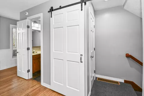 Entry Way - 3803 E Linwood St, Springfield, MO 65809 photo 3 of 5