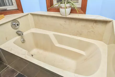 Bath - 3803 E Linwood St, Springfield, MO 65809 photo 4 of 11