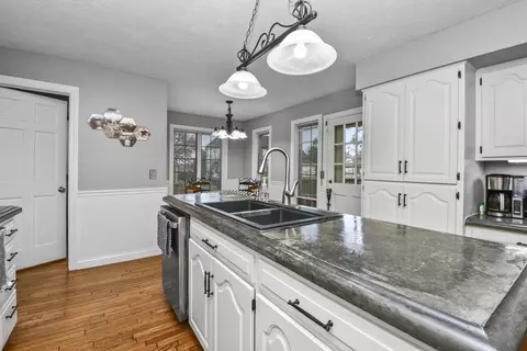 Kitchen - 3803 E Linwood St, Springfield, MO 65809 photo 6 of 10