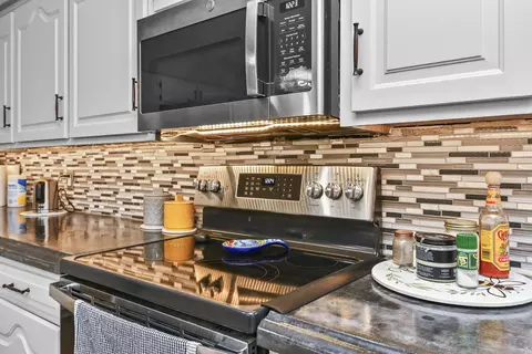 Kitchen - 3803 E Linwood St, Springfield, MO 65809 photo 4 of 10