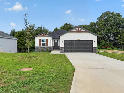 595 Bailiwick Dr, Rogersville, MO 65742