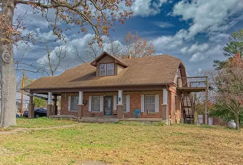 120 N Clark St, Everton, MO 65646