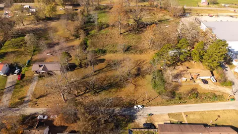 000 N 9th St, Thayer, MO 65791