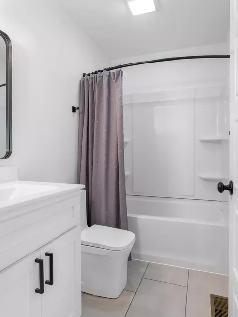Bath - 705 S Clay St, Nevada, MO 64772 photo 5 of 7