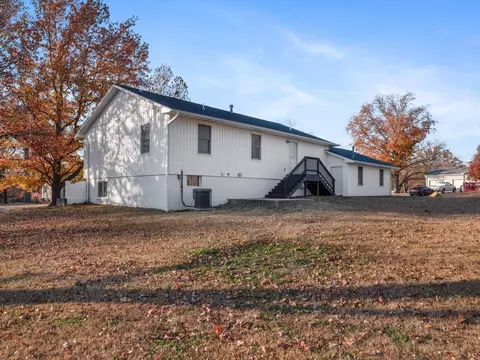 Exterior - 705 S Clay St, Nevada, MO 64772 photo 4 of 7