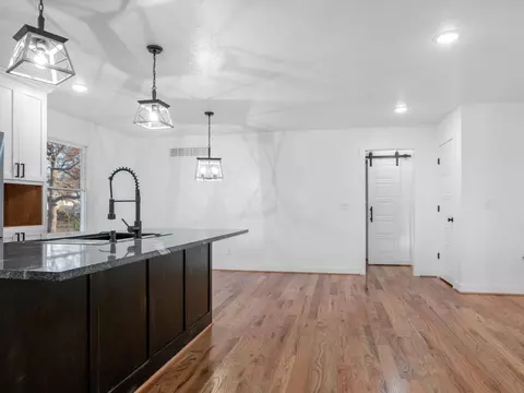Entry Way - 705 S Clay St, Nevada, MO 64772 photo 2 of 4
