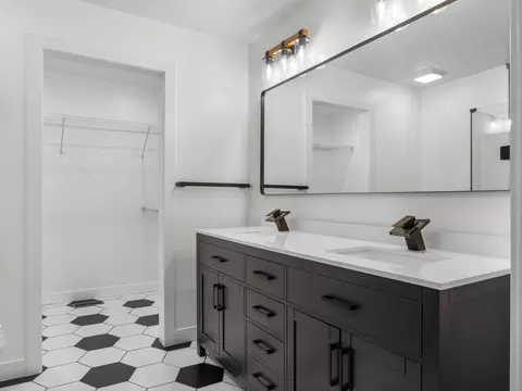 Bath - 705 S Clay St, Nevada, MO 64772 photo 2 of 7