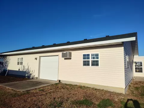 Exterior - 1672 E 355th Rd, Bolivar, MO 65613 photo 4 of 9
