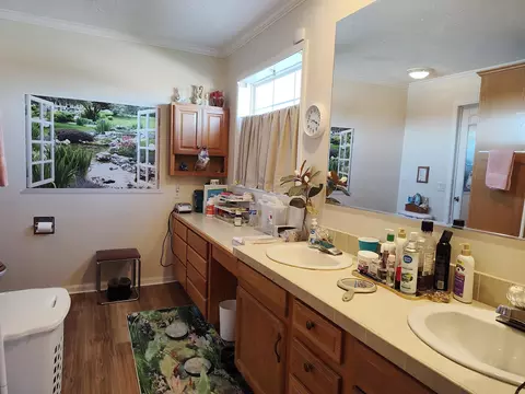 Bath - 1672 E 355th Rd, Bolivar, MO 65613 photo 2 of 8