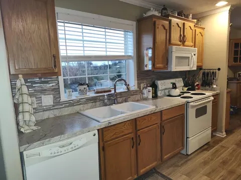Kitchen - 1672 E 355th Rd, Bolivar, MO 65613 photo 3 of 12