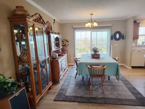 Dining - 1672 E 355th Rd, Bolivar, MO 65613 photo 2 of 4