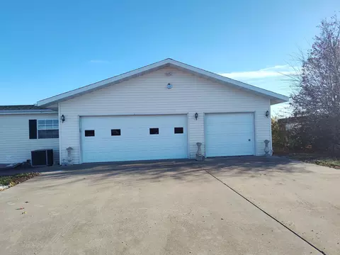 Exterior - 1672 E 355th Rd, Bolivar, MO 65613 photo 3 of 9