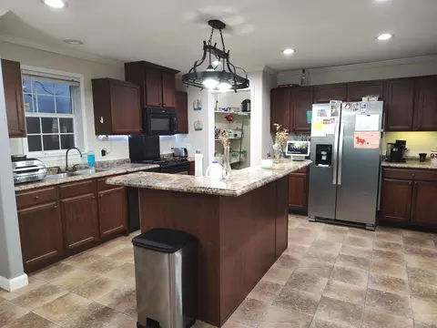 Kitchen - 1672 E 355th Rd, Bolivar, MO 65613 photo 10 of 12