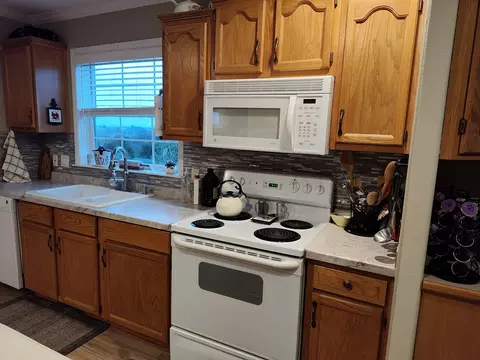 Kitchen - 1672 E 355th Rd, Bolivar, MO 65613 photo 4 of 12