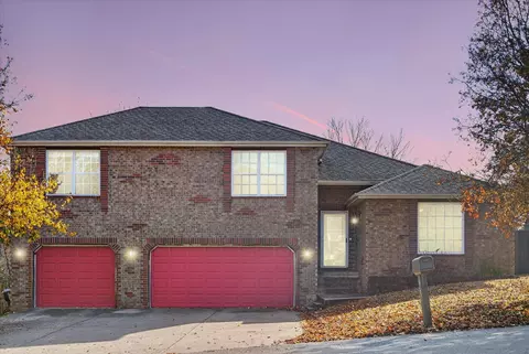 1518 W Coach House Ct, Nixa, MO 65714