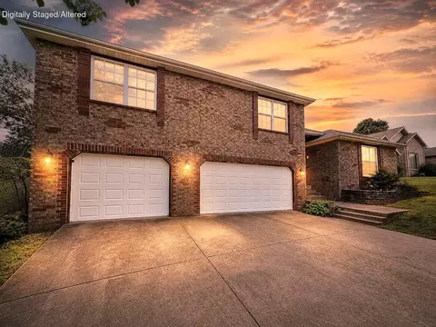 1518 W Coach House Ct, Nixa, MO 65714