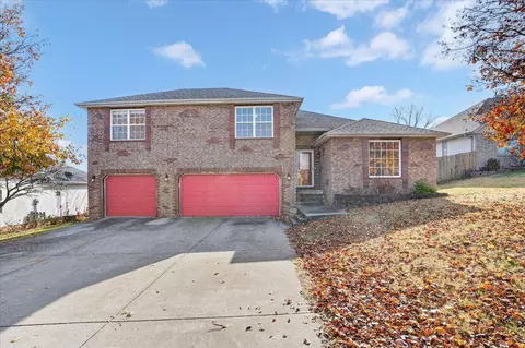 1518 W Coach House Ct, Nixa, MO 65714