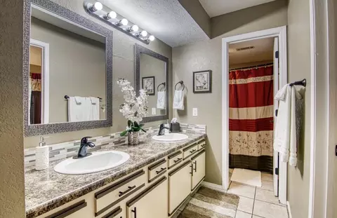 Bath - 40 Scenic Ct #1, Branson, MO 65616 photo 1 of 4