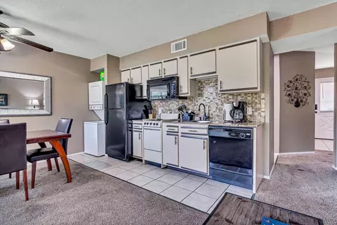 Kitchen - 40 Scenic Ct #1, Branson, MO 65616 photo 1 of 4