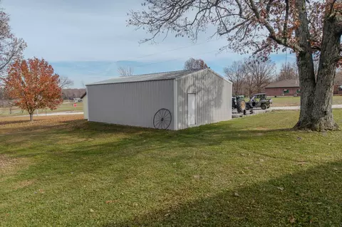 Exterior - 60 Community Dr, Marshfield, MO 65706 photo 4 of 13