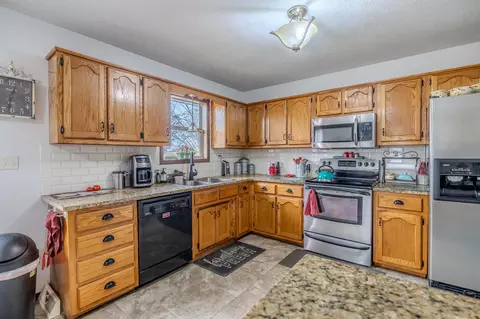 Kitchen - 60 Community Dr, Marshfield, MO 65706 photo 3 of 5