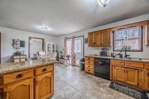 Kitchen - 60 Community Dr, Marshfield, MO 65706 photo 4 of 5