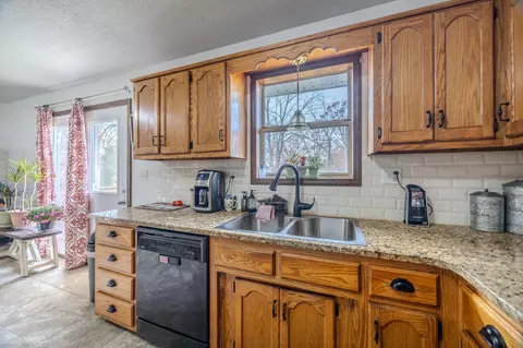 Kitchen - 60 Community Dr, Marshfield, MO 65706 photo 2 of 5