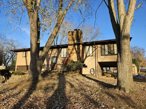 266 Hunt Club Cir, Galena, MO 65656