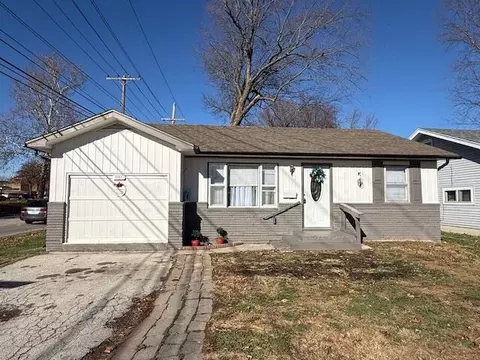 1403 E Lindberg St, Springfield, MO 65804
