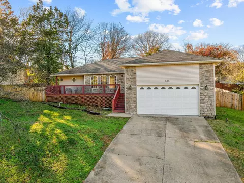 303 Greenbrier Dr, Hollister, MO 65672