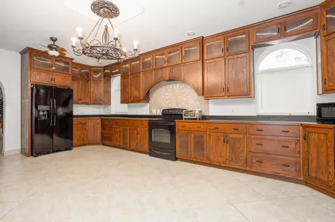 Kitchen - 2421 Morrison Loop, Anderson, MO 64831 photo 3 of 3