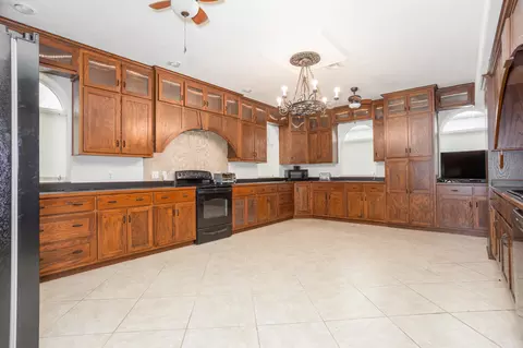 Kitchen - 2421 Morrison Loop, Anderson, MO 64831 photo 2 of 3