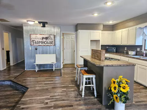 Kitchen - 21371 Howell Rd, Mountain View, MO 65548 photo 1 of 5