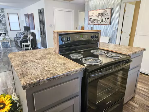 Kitchen - 21371 Howell Rd, Mountain View, MO 65548 photo 5 of 5